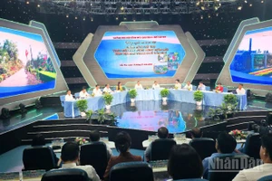 Quang cảnh chương trình Lắng nghe và trao đổi.