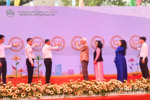 Nghi thức khai mạc.