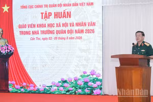 Thượng tướng Trương Thiên Tô, Ủy viên Trung ương Đảng, Ủy viên Quân ủy Trung ương, Phó Chủ nhiệm Tổng cục Chính trị Quân đội nhân dân Việt Nam phát biểu khai mạc tập huấn. 