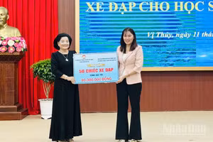 Chương trình kịch nói trên đất quê hương góp phần làm tốt công tác thiện nguyện giúp đỡ hộ nghèo, cận nghèo, người già neo đơn, học sinh có hoàn cảnh khó khăn, gia đình chính sách.