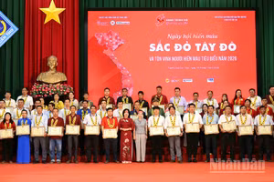 Nhiều cá nhân và gia đình được tôn vinh và tặng bằng khen có thành tích xuất sắc trong phong trào hiến máu tình nguyện.