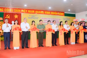 Nghi thức cắt băng khánh thành Cơ sở đào tạo.