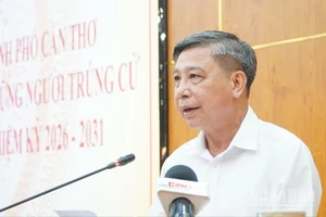 Đồng chí Đồng Văn Thanh, Ủy viên Trung ương Đảng, Phó Bí thư Thường trực Thành ủy, Chủ tịch Hội đồng nhân dân thành phố Cần Thơ, Chủ tịch Ủy ban Bầu cử thành phố, phát biểu tại hội nghị.