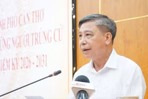 Đồng chí Đồng Văn Thanh, Ủy viên Trung ương Đảng, Phó Bí thư Thường trực Thành ủy, Chủ tịch Hội đồng nhân dân thành phố Cần Thơ, Chủ tịch Ủy ban Bầu cử thành phố, phát biểu tại hội nghị.