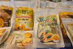 Sản phẩm OCOP của phường Long Bình, thành phố Cần Thơ, được giới thiệu tại các cơ sở làm du lịch.