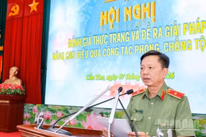 Thiếu tướng Huỳnh Việt Hòa, Giám đốc Công an thành phố Cần Thơ phát biểu chỉ đạo hội nghị.