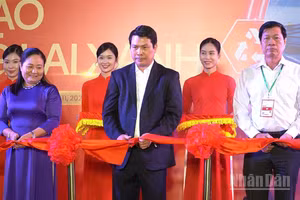 Nghi thức khai mạc Hội chợ triển lãm quốc tế công nghệ nông nghiệp và môi trường (VietAgros 2026). 