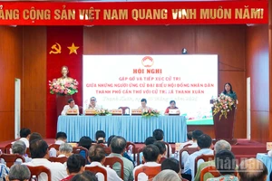  Hội nghị gặp gỡ và tiếp xúc cử tri giữa những người ứng cử đại biểu Hội đồng nhân dân thành phố Cần Thơ với cử tri xã Thạnh Xuân.