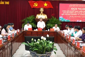 Ủy viên Bộ Chính trị, Bộ trưởng Nông nghiệp và Môi trường Trần Đức Thắng phát biểu kiểm tra, giám sát đối với Ban Thường vụ Thành ủy Cần Thơ. 