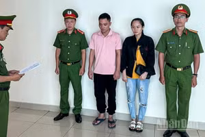 Công an thành phố Cần Thơ tống đạt quyết định khởi tố và thực hiện Lệnh bắt tạm giam đối với Nguyễn Văn Thiệt, khởi tố bị can, cấm đi khỏi nơi cư trú đối với Trần Thị Triệu.