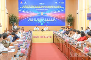 Quang cảnh lễ công bố.