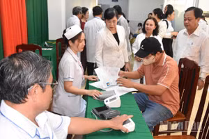 Khám sức khỏe định kỳ miễn phí cho nhân dân tỉnh Đồng Tháp tại Trung tâm Y tế khu vực Mỹ Tho.