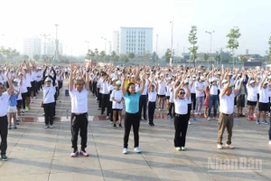 Hơn 1.000 người ở Đồng Tháp cùng tập thể dục, thể thao.