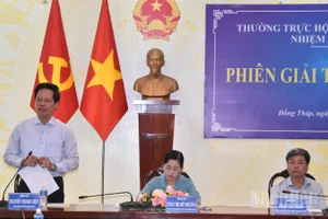 Lãnh đạo Ủy ban nhân dân tỉnh Đồng Tháp giải trình về việc thiếu giáo viên trên địa bàn.