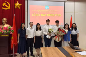Trường đại học Ngoại ngữ (Đại học Quốc gia Hà Nội) chú trọng công tác phát triển đảng viên trong học sinh, sinh viên.