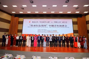 Đại diện các trường đại học Việt Nam tham dự Diễn đàn Thanh niên Trung Quốc - Việt Nam kế thừa nguồn gen đỏ. 