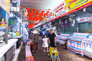 Chi phí đầu vào gia tăng sẽ lan tỏa sang nhiều nhóm hàng hóa và dịch vụ, làm gia tăng áp lực lạm phát, gia tăng gánh nặng trên vai người tiêu dùng. (Ảnh: Nguyễn Hùng)