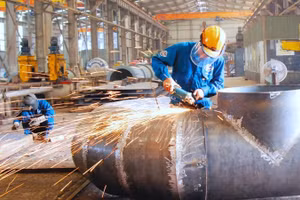 Chính phủ sẽ tập trung hỗ trợ cộng đồng doanh nghiệp, người dân, tạo lòng tin đối với cơ chế chính sách của Nhà nước và giảm chi phí tuân thủ, chi phí của nền kinh tế. (Ảnh Lê Tiên)