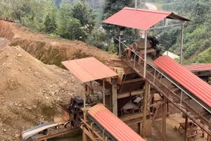 Nếu không được kiểm soát, gánh nặng môi trường do khai thác khoáng sản có thể đè nặng lên vai của cộng đồng dân cư. (Ảnh Hoàng Tuân)