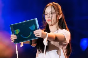 Chiến dịch Không một mình, nằm trong chuỗi các hành động nhằm thực hiện Công ước Hà Nội, hướng tới đồng hành với giới trẻ trong phòng, chống bắt cóc online. Ảnh: Hiệp hội An ninh mạng