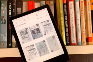 Ebook vi phạm bản quyền từng tồn tại ngang nhiên, nhiều người dễ dàng chia sẻ, tải về máy đọc sách. (Ảnh Hoàng Sơn)