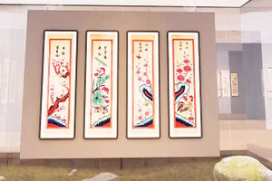 Bảo tàng Mỹ thuật Việt Nam là đơn vị bảo tàng công lập hiếm hoi trong cả nước hiện duy trì mô hình Không gian triển lãm mỹ thuật trực tuyến, hoàn toàn miễn phí, khai thác từ dữ liệu số hóa hiện vật sưu tập của Bảo tàng. (Trong ảnh là không gian trưng bày Sắc xuân, giới thiệu tranh dân gian Việt Nam). (Ảnh chụp màn hình: An Trung)