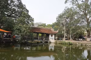 Các di tích, cảnh quan thiên nhiên, ao hồ cần có “đời sống của mình” trong không gian đô thị mới. (Ảnh VĂN HỌC)