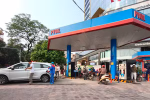 Cửa hàng thí điểm kinh doanh xăng E10 tại phố Nghĩa Tân (Hà Nội) của Tổng công ty Dầu Việt Nam (PVOIL) đã thực hiện cung cấp xăng E10 từ tháng 8/2025. (Ảnh: Nguyễn Hùng) 