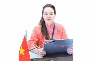 Bà Phạm Thị Kim Oanh. 