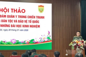 Thiếu tướng, Giáo sư, Tiến sĩ Nguyễn Trường Giang, Cục trưởng Cục Quân y phát biểu khai mạc. (Ảnh: HNV)