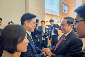 Chủ tịch Quốc hội Trần Thanh Mẫn gặp Chủ tịch Quốc hội Hàn Quốc Woo Won Shik nhân dịp tham dự Hội nghị các Chủ tịch Quốc hội thế giới lần thứ 6 tại Geneva, Thụy Sỹ, tháng 7/2025. (Ảnh: Báo Đại biểu Nhân dân)