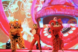 Tiết mục múa lân sư khai mạc Lễ hội Trung thu 2025. (Ảnh: T.L)