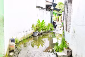 Một đoạn trong khu vực công trình bị ngập, gây bức xúc cho người dân.