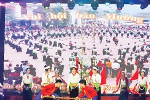 Tôn vinh nét đẹp văn hóa của đồng bào Mường tại Liên hoan Thôn, Tổ dân phố văn hóa tiêu biểu thành phố Hà Nội.