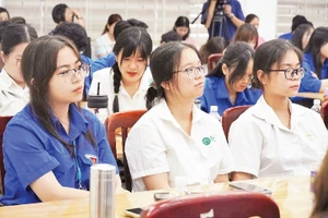 Bạn trẻ tham gia diễn đàn “Lắng nghe thanh niên nói về vấn đề mức sinh thấp tại Thành phố Hồ Chí Minh” năm 2025.