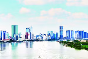 Trung tâm Tài chính quốc tế tại Thành phố Hồ Chí Minh nhận được nhiều tư vấn chiến lược, chia sẻ kinh nghiệm quốc tế nhằm hoàn thiện thể chế. (Ảnh TÙNG ANH)