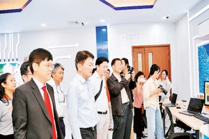 Các nhà đầu tư đến từ Thái Lan tham quan, tìm hiểu nguồn nhân lực chất lượng cao tại Trường đại học FPT Quy Nhơn.