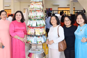 Lãnh đạo tỉnh Vĩnh Long tại "Không gian thương hiệu và công nghệ".