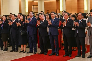 Chủ tịch Quốc hội Trần Thanh Mẫn và các Phó Chủ tịch Quốc hội cùng các đại biểu dự cuộc gặp. (Ảnh: DUY LINH)