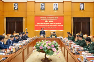 Đoàn kiểm tra, giám sát số 12 do đồng chí Trần Cẩm Tú, Ủy viên Bộ Chính trị, Thường trực Ban Bí thư làm Trưởng đoàn làm việc với Ban Thường vụ Quân ủy Trung ương. Ảnh: THỦY NGUYÊN