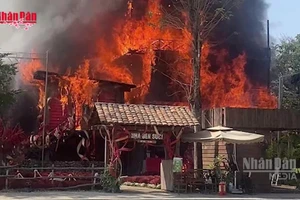 [Video] Cháy lớn quán cà phê tại phường Hiệp Bình, Thành phố Hồ Chí Minh