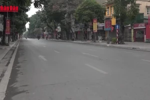 [Video] Mùng 1 đến mùng 3 Tết, Thủ đô Hà Nội sáng và đêm trời rét