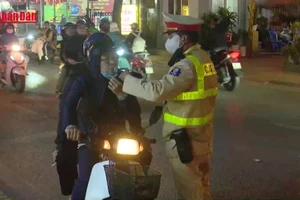 [Video] CSGT đồng loạt kiểm soát nồng độ cồn từ 10 giờ Mùng 1 Tết