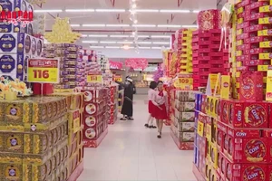 [Video] Người tiêu dùng cân nhắc chi tiêu dịp Tết