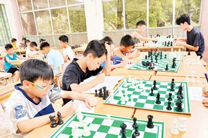 Ngày càng nhiều thanh thiếu nhi tham gia chơi cờ vua tại Cao Bằng. Ảnh: Cờ vua CB