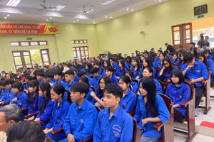 Đoàn thanh niên phường Trần Lãm tại lớp học trực tuyến “Bình dân học vụ số”.