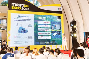 Đinh Văn Nam chia sẻ về dự án than nén từ vỏ tỏi đầu tiên trên thế giới.