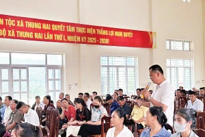 Tập huấn nâng cao kiến thức về trợ giúp pháp lý cho già làng, trưởng bản, người có uy tín và cán bộ cơ sở tại xã Thung Nai. Ảnh: Ngọc Thảo