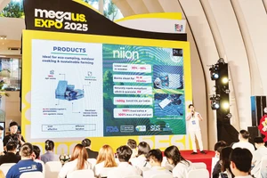 Đinh Văn Nam chia sẻ về dự án than nén từ vỏ tỏi đầu tiên trên thế giới.