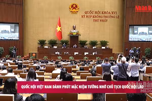 [Video] Quốc hội dành một phút mặc niệm Chủ tịch Quốc hội Lào Xaysomphone Phomvihane